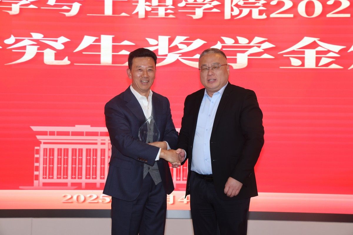 太阳集团城娱8722举办2025年“戈德”研究生奖学金颁奖典礼暨《材料创造美好未来》专题讲座