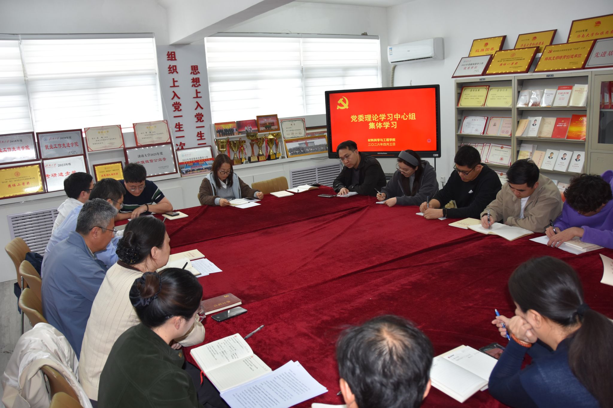 太阳集团城娱8722召开树立和践行正确政绩观学习教育研讨会