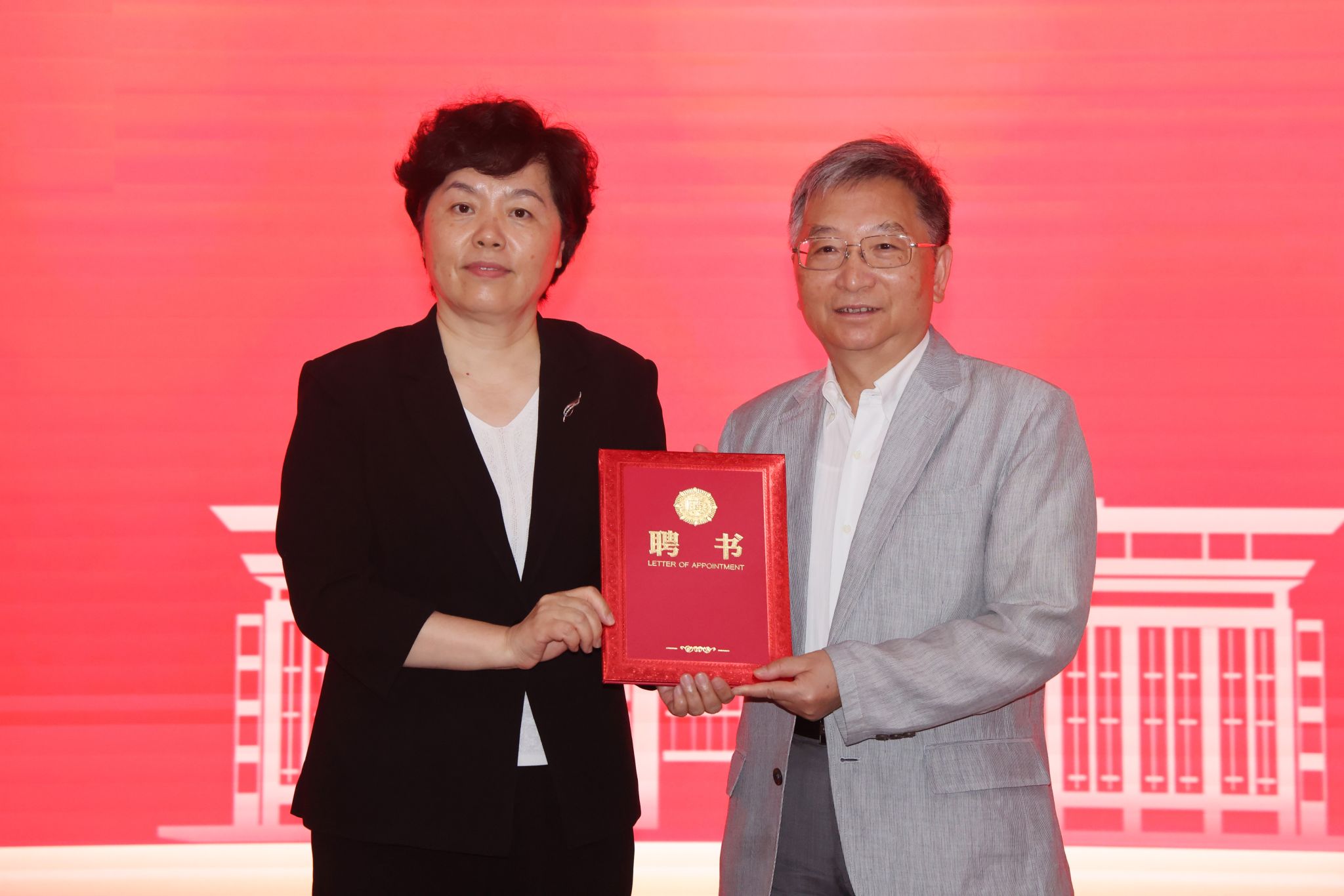 中国科学院院士陈立东来我校进行学术交流