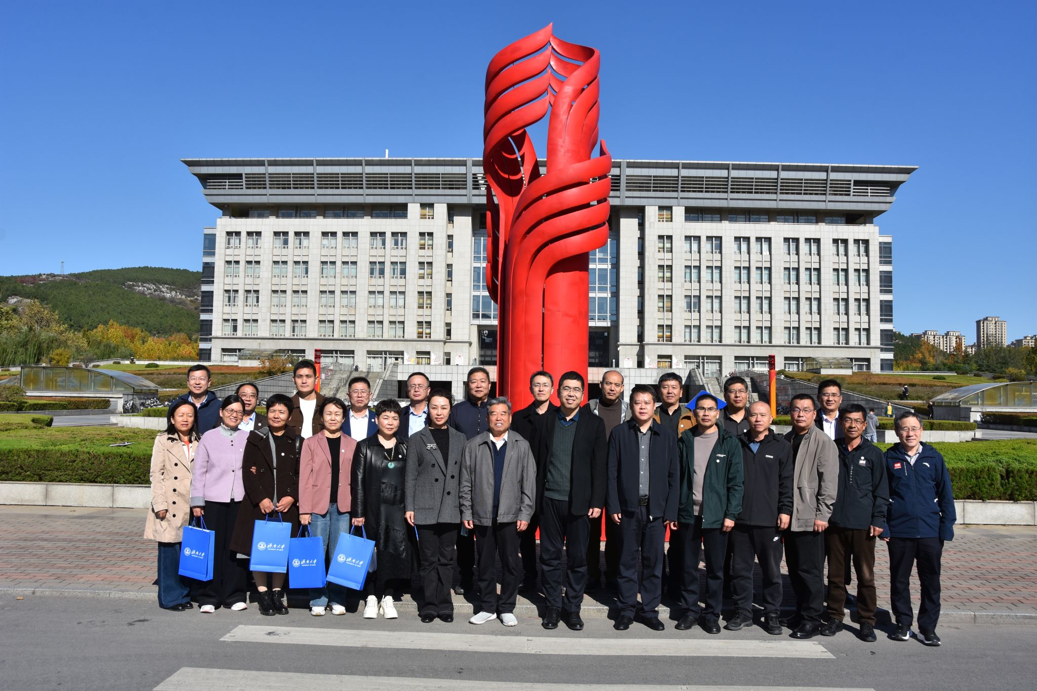 时光荏苒三十载，校友情深再聚首 —— 太阳集团网站8722材专 9309 班校友返校举办三十周年座谈会